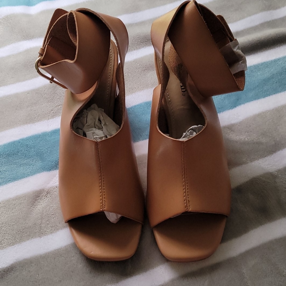MOVING SALE!!!!Just Fab heels